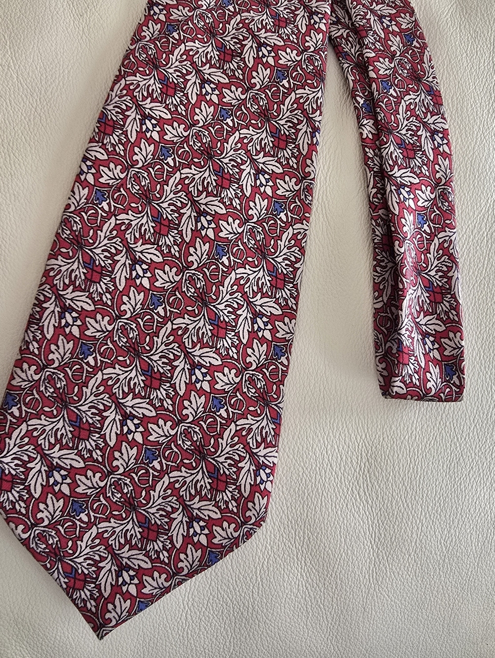 Smithsonian Institution Burgundy Leaf Print Men's Silk Necktie Museum Collection